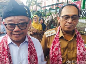 Mendikdasmen Sebut 101 Sekolah di Cimahi Terima Layar Panel Interaktif