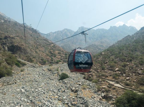 Menikmati Panorama Al-Hada Arab Saudi dari Kereta Gantung
