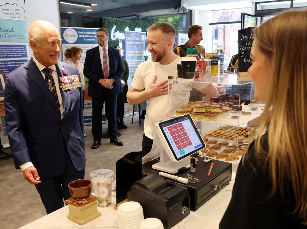 Ngopi Bareng Rakyat, Raja Charles Singgah di Coffee DAsh Inggris Utara Ngopi Bareng Rakyat, Raja Charles Singgah di Coffee DAsh Inggris Utara