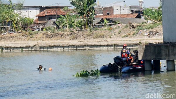 Pencarian 2 Orang Tenggelam saat Mancing di Sungai