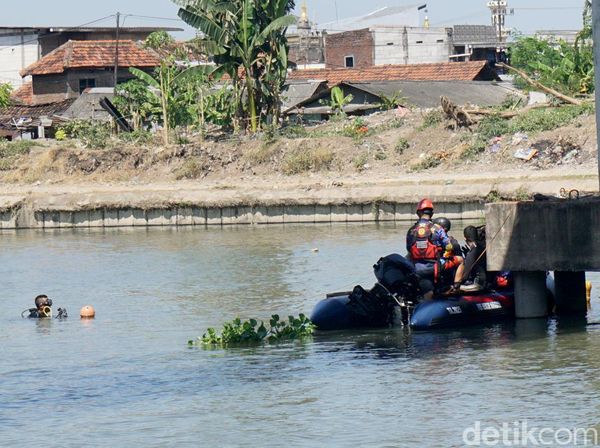 Pencarian 2 Orang Tenggelam saat Mancing di Sungai