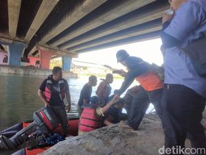 Ketemu! 1 dari 2 Korban Tenggelam di Sungai Brantas Surabaya Dievakuasi