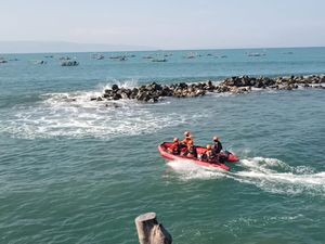 Drone Diturunkan Cari Wisatawan yang Hilang di Cisolok