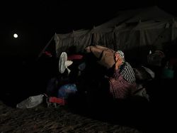 Putus Asa Belasan Kali Mengungsi, Begini Kisah Pilu Keluarga di Gaza