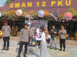 Perwira Remaja Akpol Turun ke SMA di Riau Bawa Semangat Tanam Pohon Perwira Remaja Akpol Turun ke SMA di Riau Bawa Semangat Tanam Pohon