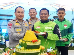 Polda Riau Rayakan HUT ke-70 Polantas Bareng Komunitas Ojol