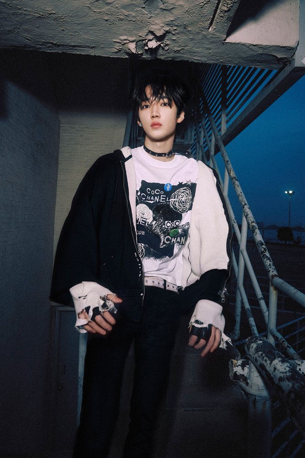 Potret Ha Yoojoon AxMxP/ Foto: x.com/AxMxP_official Ha Yoojoon memulai karier sebagai aktor dalam drama Namib dan Spring Youth.