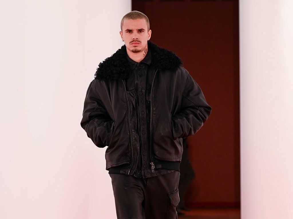 Foto: Aksi Nepo Baby, Anak Artis di Runway H&M Fall/Winter 2925 Foto: Aksi Nepo Baby, Anak Artis di Runway H&M Fall/Winter 2925