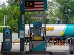 Agak Lain! Di Malaysia Harga BBM RON 95 Turun Jadi Rp 7.800/Liter