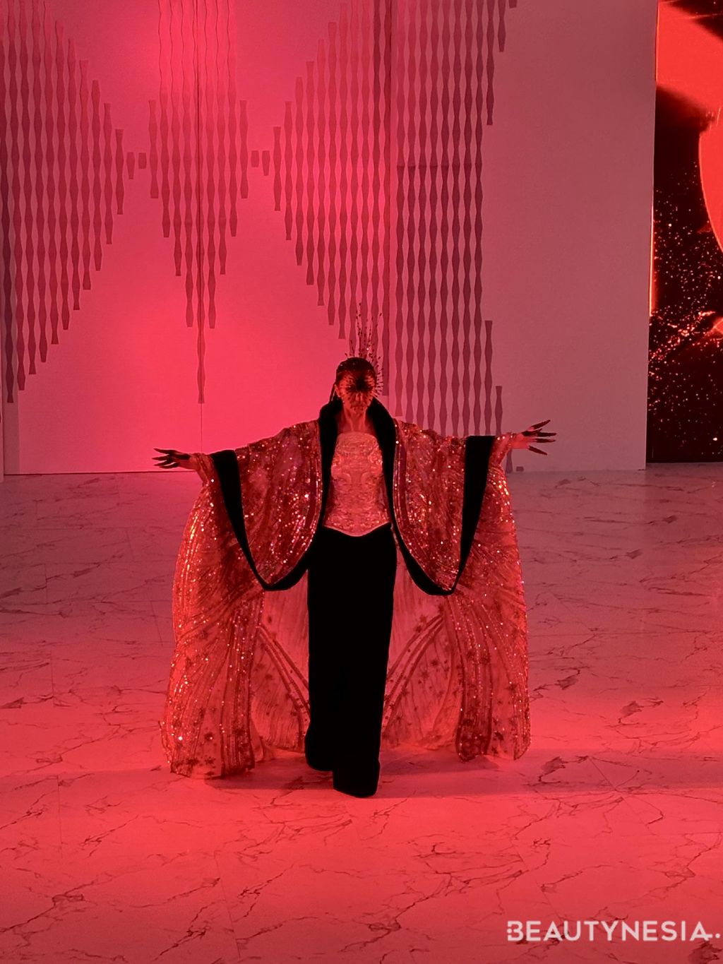 Tex Saverio tampilkan koleksi haute couture di Senayan City Fashion Nation XIX. 11 looks dipresentasikan bertajuk 'DOMINA'.