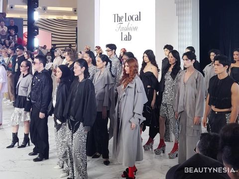Koleksi Monochrome Maven dari TS The Label by Tities Sapoetra di Fashion Nation Senayan City 2025.