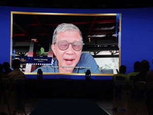 Hari Lalu Lintas Bhayangkara Ke-70, Rocky Gerung Ajak Patuh Rambu Lalu Lintas Hari Lalu Lintas Bhayangkara Ke-70, Rocky Gerung Ajak Patuh Rambu Lalu Lintas