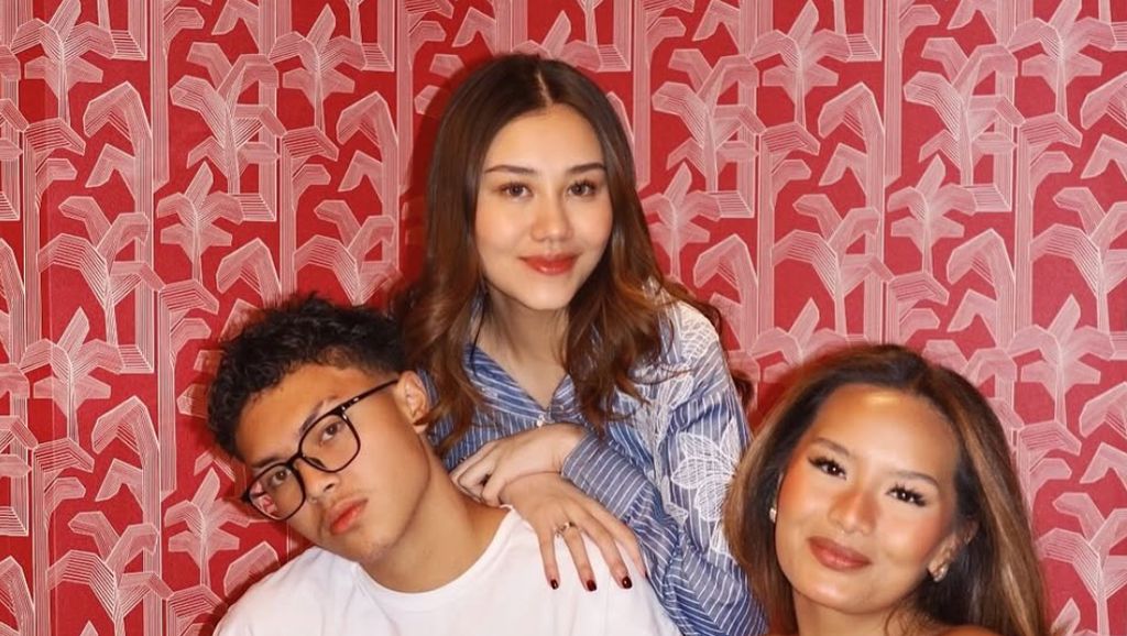 7 Momen Langka Aaliyah Massaid Hangout Bareng Keanu, Zahwa & Baby Arash 7 Momen Langka Aaliyah Massaid Hangout Bareng Keanu, Zahwa & Baby Arash