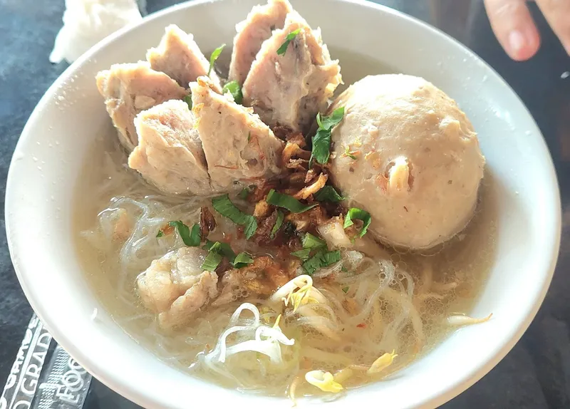 Bakso tetelan di Jakarta.