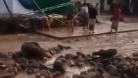 Banjir Bandang Terjang OKU Selatan: 3 Orang Hilang, 3 Rumah Terbawa Arus