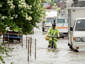 Topan Ragasa Hantam China, 2 Juta Orang Dievakuasi, Bandara Senzhen Tutup