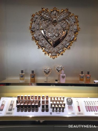 Dolce & Gabbana membuka pop-up store di Plaza Indonesia. Pembukaan pada Kamis, (18/9/2025) turut dihadiri oleh global brand ambassador Moon Ga Young.