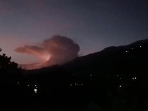 Heboh Kilat di Gunung Guntur dan Papandayan, Ternyata Ini Penyebabnya Heboh Kilat di Gunung Guntur dan Papandayan, Ternyata Ini Penyebabnya