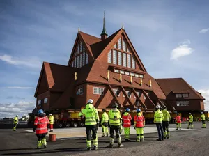 Dramatis! Bangunan Gereja 741 Ton Diangkut Sejauh 5 Km Tanpa Dibongkar