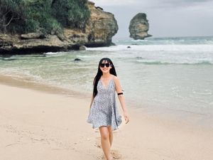 Gaya Liburan si Cantik Happy Asmara Menikmati Indahnya Pantai Blitar Gaya Liburan si Cantik Happy Asmara Menikmati Indahnya Pantai Blitar