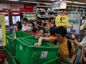 Video: Ada Potensi Topan Ragasa, Warga Hong Kong Berburu Stok Makanan Video: Ada Potensi Topan Ragasa, Warga Hong Kong Berburu Stok Makanan