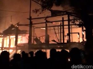 Kebakaran Hebat Hanguskan 5 Rumah di Parepare, Kakek dan Cucu Tewas Terjebak Kebakaran Hebat Hanguskan 5 Rumah di Parepare, Kakek dan Cucu Tewas Terjebak