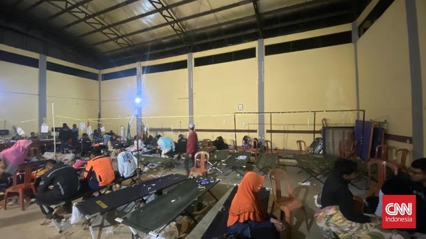 Ratusan siswa mengalami keracunan usai menyantap hidangan pada program makan bergizi gratis (MBG). Kejadian itu terjadi pada siswa dari berbagai sekolah dengan tingkat SD, SMP, dan SMA/ SMK yang ada di Kecamatan Cipongkor, Kabupaten Bandung Barat, Selasa (22/9).