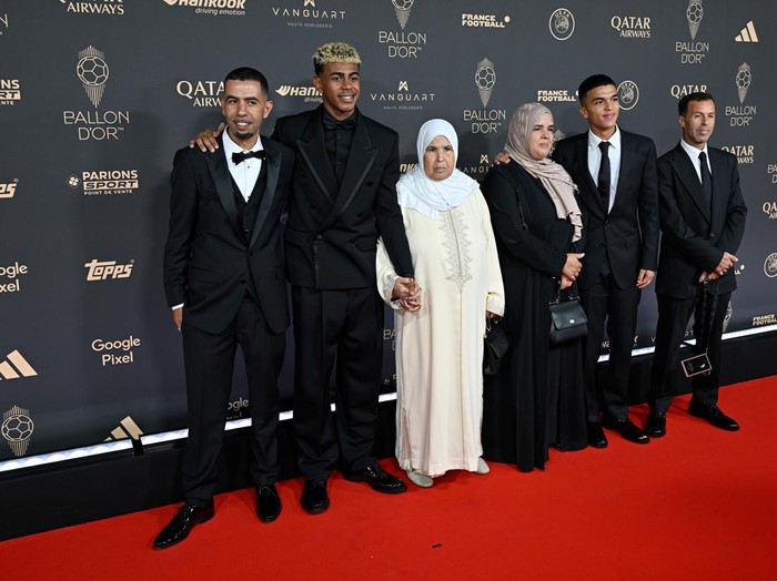 PARIS, FRANCE - SEPTEMBER 22: Lamine Yamal and Family attend the 69th Ballon DOr Photocall at Theatre Du Chatelet on September 22, 2025 in Paris, France. (Photo by Kristy Sparow - UEFA/UEFA via Getty Images)