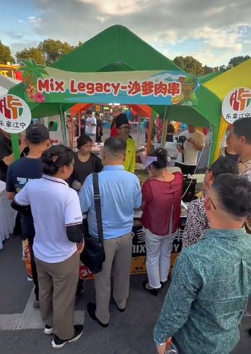 Laris! Orang Malaysia Jualan Sate di China, Satu Jam Laku 1.500 Tusuk