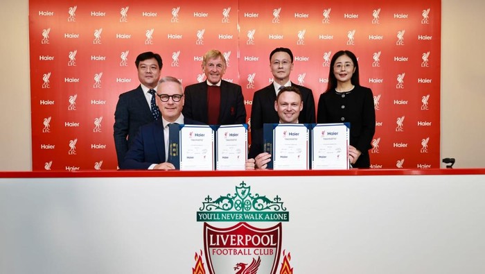 Liverpool dan Paris Saint-Germain makin menggencarkan untuk mendekatin diri dengan fans di dunia. Begini cara yang dilakukan dua klub raksasa tersebut!