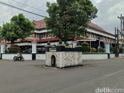 Ada Makam Tua Unik di Tengah Jalan Ragasemangsang Purwokerto, Kuburan Siapa?