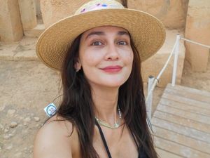 Blak-blakan Luna Maya Pernah Nangis Tak Punya Uang, Saldo Bank Sempat Rp 0 Blak-blakan Luna Maya Pernah Nangis Tak Punya Uang, Saldo Bank Sempat Rp 0