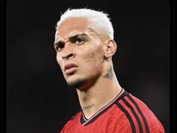 Meme Antony dirampok dan seharusnya menjadi pemenang Ballon dOr 2025. Foto: dok. Internet/X (Twitter)