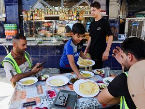 Potret Anak Irak, Masa Kecil Terampas Demi Hidupi Keluarga Potret Anak Irak, Masa Kecil Terampas Demi Hidupi Keluarga