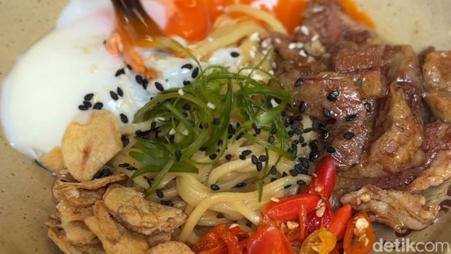 Video Makan Ramen Nyemek Halal di Suko Ramen Tebet