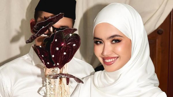7 Potret Pernikahan Sederhana Sashfir di KUA, Hijab Simple Bikin Kagum