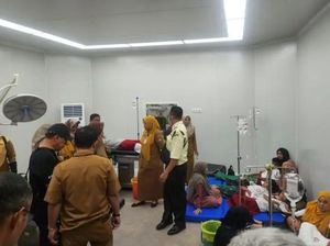 Jerit Ibu Siswa yang Keracunan MBG di Ketapang, Minta Pemerintah Evaluasi Jerit Ibu Siswa yang Keracunan MBG di Ketapang, Minta Pemerintah Evaluasi