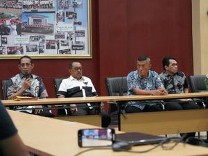 Ratusan Warga di Surabaya Terkendala Sengketa Tanah, Armuji Ikut Kawal Ratusan Warga di Surabaya Terkendala Sengketa Tanah, Armuji Ikut Kawal