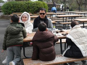 Seru! Zaskia Adya Mecca Piknik Bareng Keluarga di Jepang Seru! Zaskia Adya Mecca Piknik Bareng Keluarga di Jepang