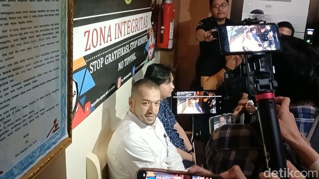 Berita Viral Selebriti dari InsertLive : Kuasa Hukum dan Suami Tasya Farasya Kompak Bungkam usai Sidang Mediasi