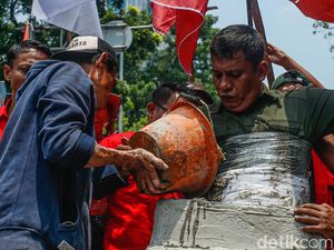 Aksi Cor Badan Jadi Sorotan di Hari Tani Nasional Aksi Cor Badan Jadi Sorotan di Hari Tani Nasional