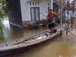 Balita Tewas Hanyut di Gorong-gorong Saat Banjir Melanda Danau Seluluk Balita Tewas Hanyut di Gorong-gorong Saat Banjir Melanda Danau Seluluk