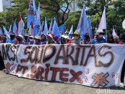 Eks Buruh Sritex Demo di Kantor Gubernur Jateng Tuntut Pesangon Cair