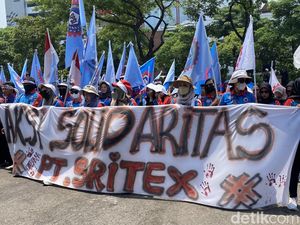 Eks Buruh Sritex Demo di Kantor Gubernur Jateng Tuntut Pesangon Cair Eks Buruh Sritex Demo di Kantor Gubernur Jateng Tuntut Pesangon Cair