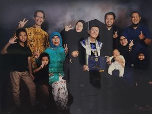 Wisudawan Tertua ITS Raih IPK 3,95 pada Usia 63 Tahun Wisudawan Tertua ITS Raih IPK 3,95 pada Usia 63 Tahun