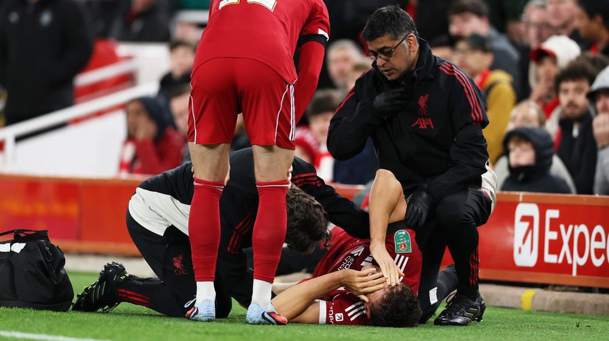Giovanni Leoni cedera saat debut di Liverpool. (Foto: Getty Images/Stu Forster)