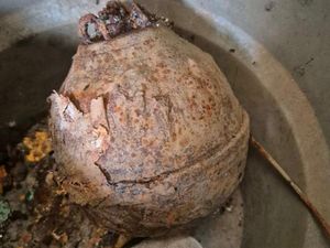 Geger Granat Aktif Ditemukan di Dapur Rumah Warga Maros Geger Granat Aktif Ditemukan di Dapur Rumah Warga Maros