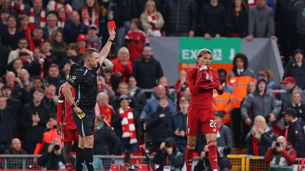 LIVERPOOL, ENGLAND - SEPTEMBER 23: Hugo Ekitike of Liverpool is shown a red card after scoring their side's second goal during the Carabao Cup Third Round match between Liverpool and Southampton at Anfield on September 23, 2025 in Liverpool, England. (Photo by James Gill - Danehouse/Getty Images)