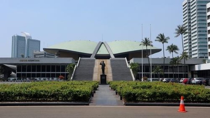 DPR Buka Sidang ke-15 dengan Hadir 293 Legislator