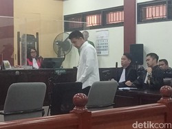Jonathan Frizzy Dituntut 1 Tahun Penjara Kasus Vape Obat Keras